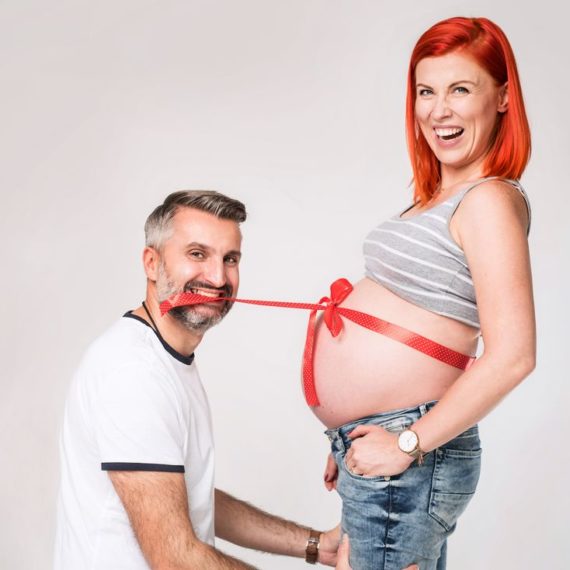 sesja ciążowa, soft, fotografie brzuszkowe, zdjęcia w ciąży, prezent